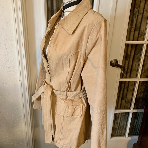 đź’•Beautiful Leather Jacket by Marcelle Renee - Picture 5 of 10